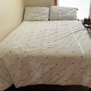 Duvet comforter and shams (and duvet insert)